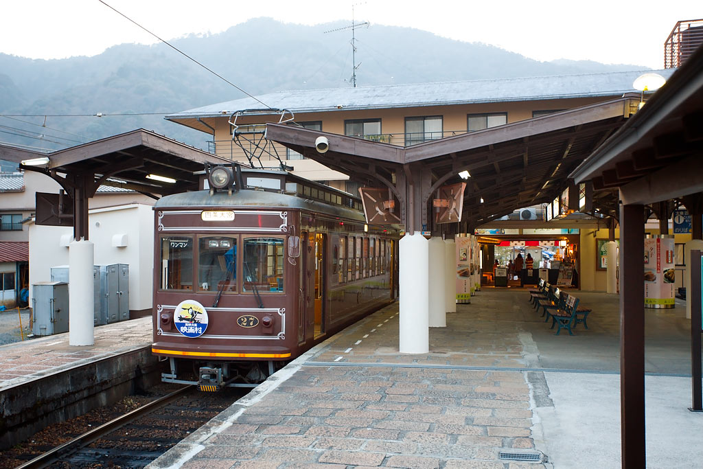 Arashiyama - Eizan dentecu - Arashiyama sen (retro cars)