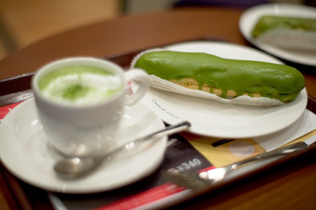 Maccha latte, maccha cake ( green tea sweets)